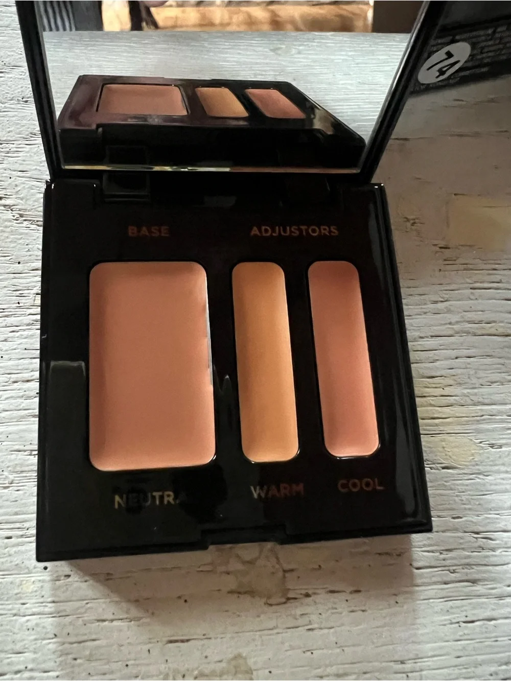 laura mercier Secret Camouflage Complexion Perfector - Black